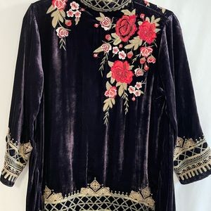 Women's Meri Floral Embroidered Velvet Kimono